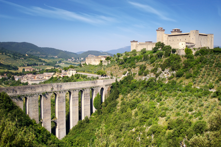 Spoleto, dove si trova, cosa vedere e cosa fare nella città gioiello dell’Umbria