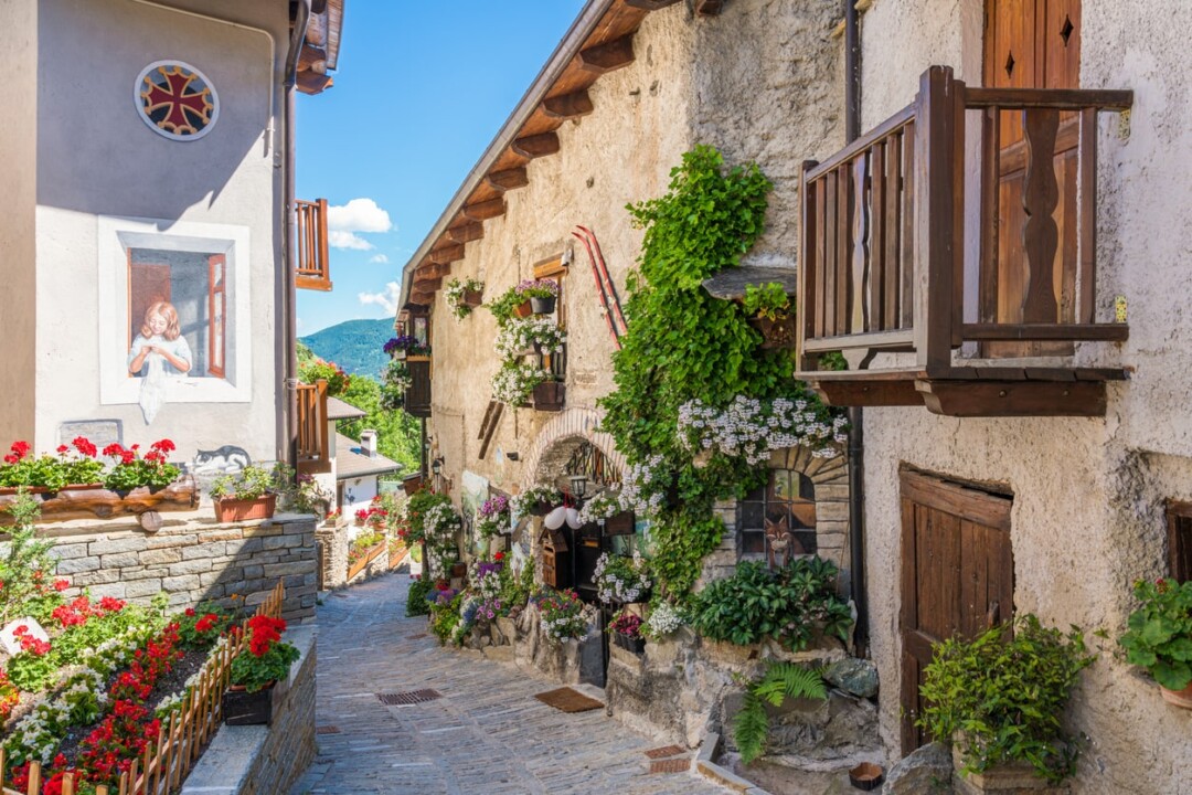 Usseaux: cosa vedere nel borgo dipinto dell’Alta Val Chisone