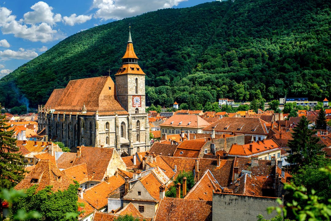 Viaggio in Romania tra città sorprendenti, maestosi palazzi, danze e leggende